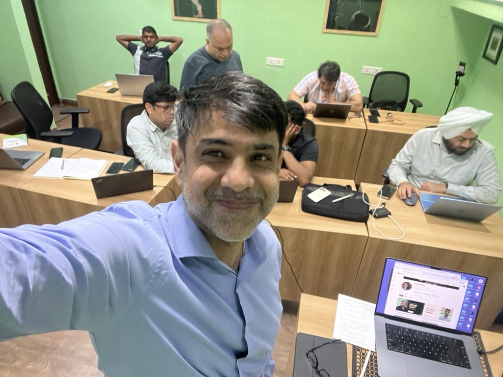 Ashish with a full batch of six students at their laptops in the Sector 33D classroom